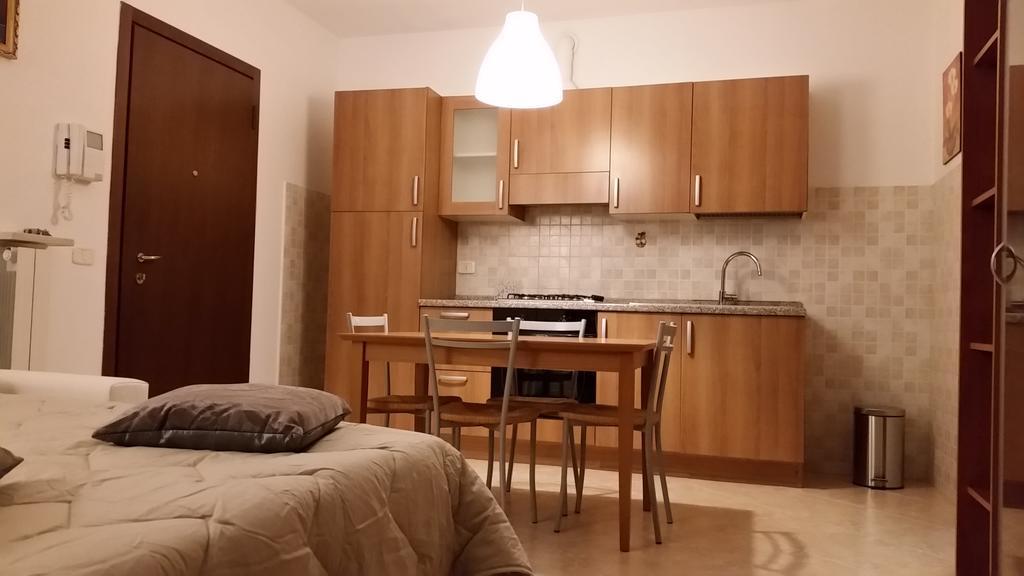 Apartamento Bilocale Via Imola 4 Verona Exterior foto