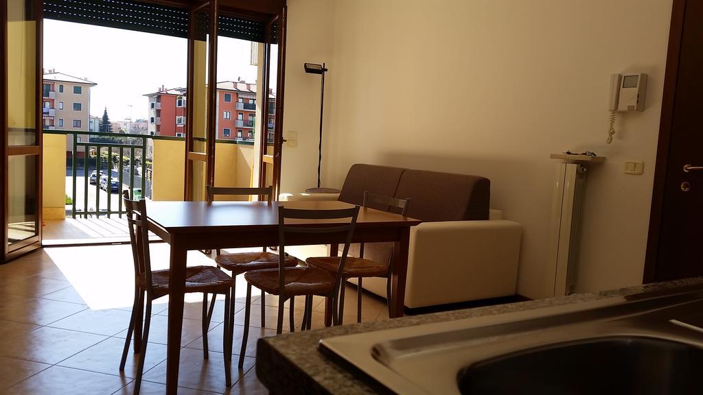 Apartamento Bilocale Via Imola 4 Verona Exterior foto