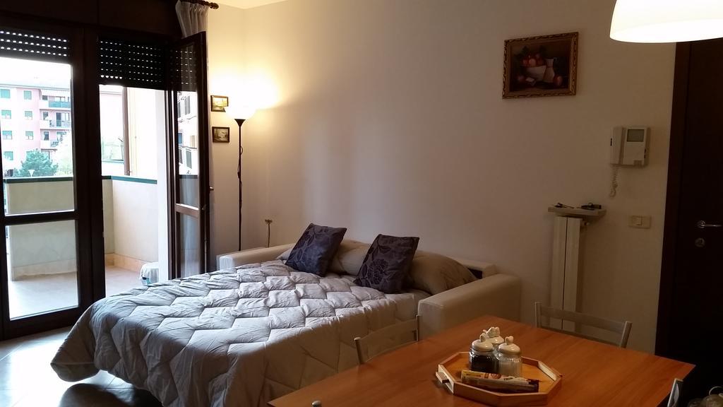 Apartamento Bilocale Via Imola 4 Verona Exterior foto