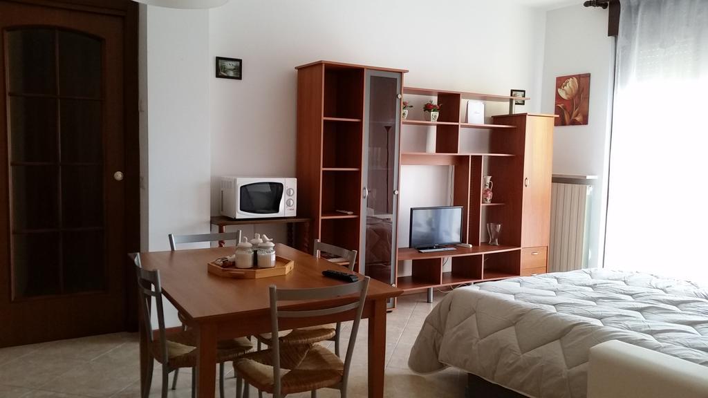 Apartamento Bilocale Via Imola 4 Verona Exterior foto