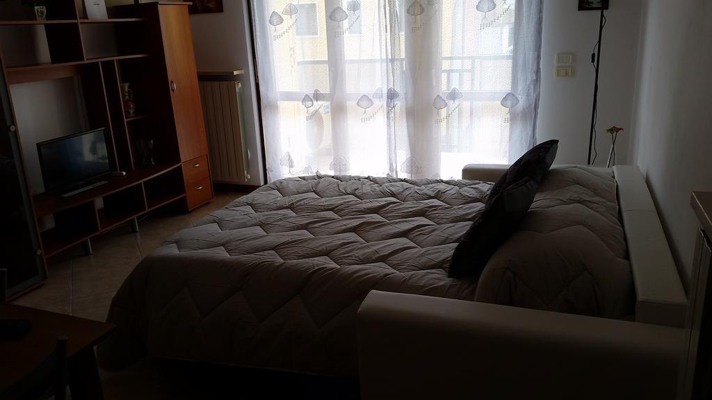 Apartamento Bilocale Via Imola 4 Verona Exterior foto
