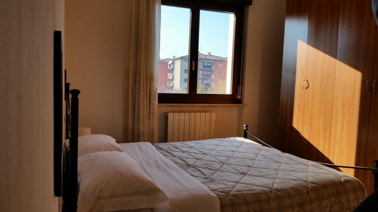 Apartamento Bilocale Via Imola 4 Verona Exterior foto